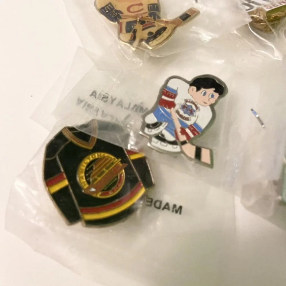 Vintage Hockey Beer Pins Skyhawks Beer Cap Ottawa Senators Montreal  Canadiens - Picture 4 of 10